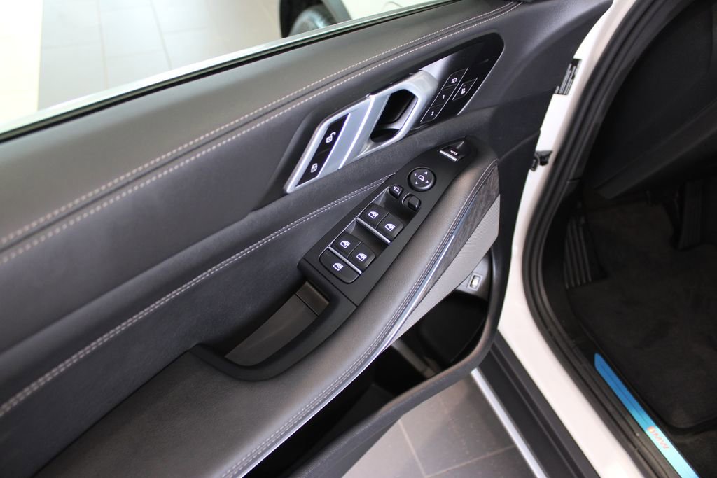 New 2026 BMW X5 xDrive50e image 27