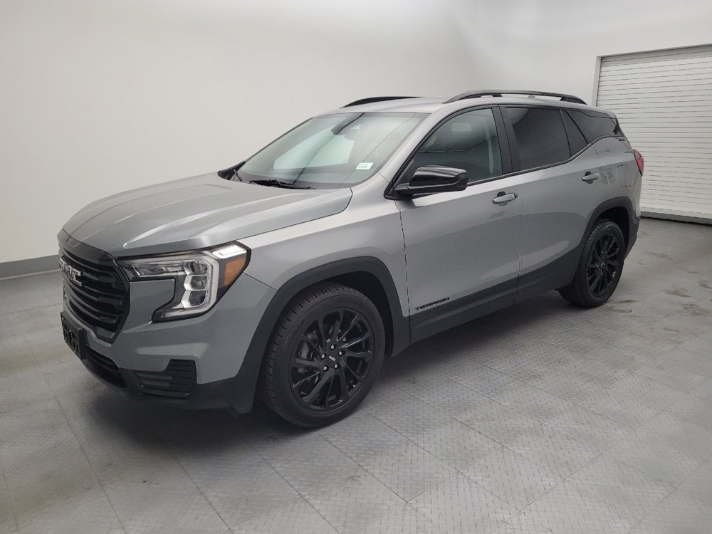 Used 2023 GMC Terrain SLE w/ Driver Convenience Package FWD image 2