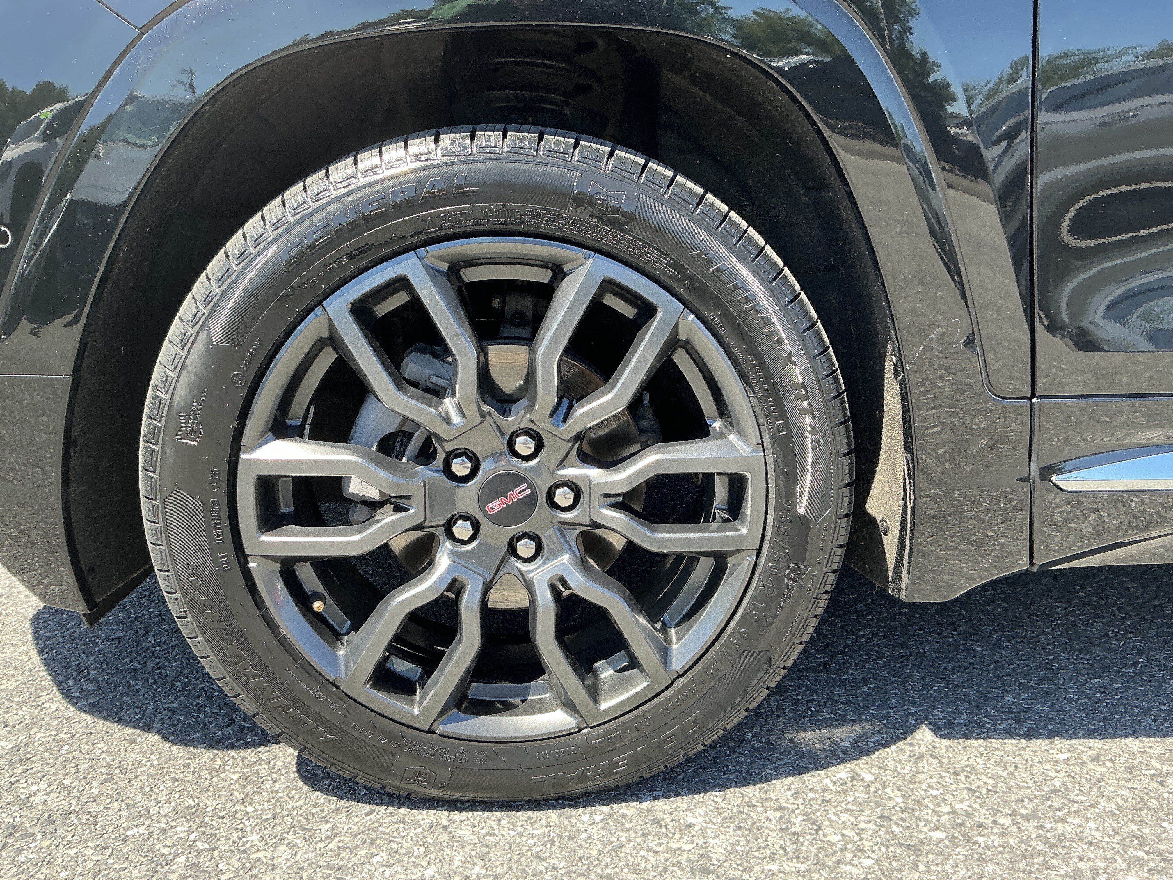 Used 2023 GMC Terrain Denali w/ Black Diamond Edition AWD/4WD image 9