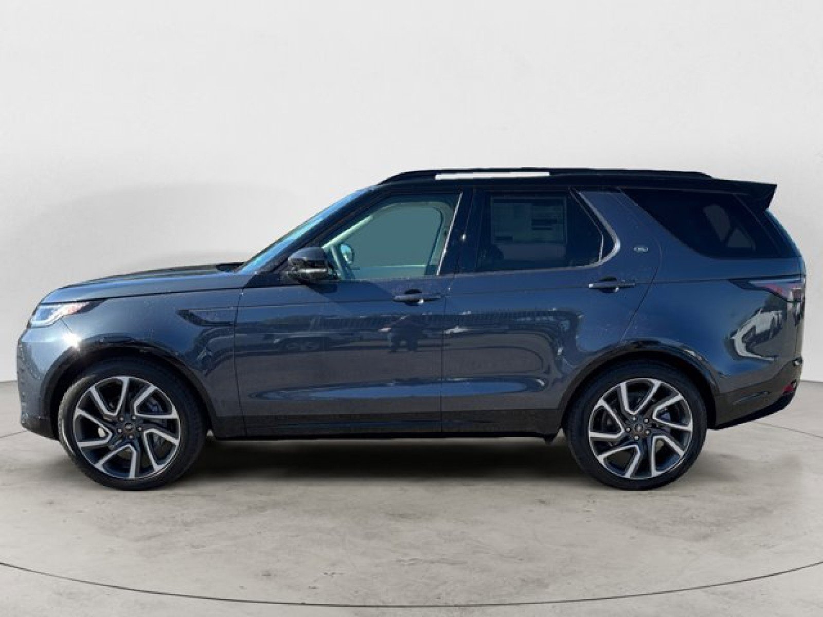 New 2025 Land Rover Discovery Dynamic SE image 7
