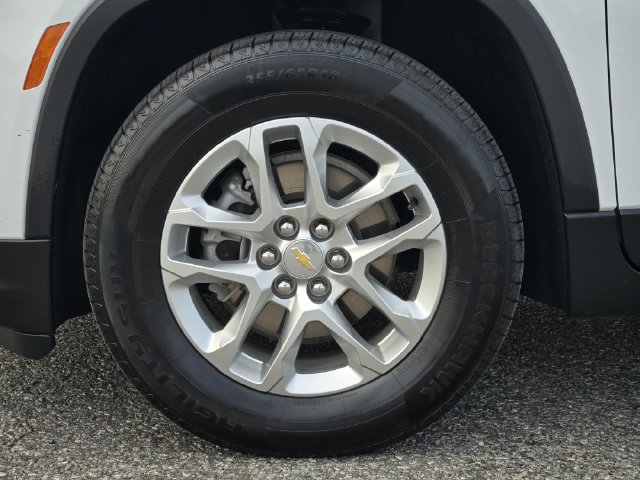 Used 2023 Chevrolet Traverse LS w/ Safety Package FWD image 10