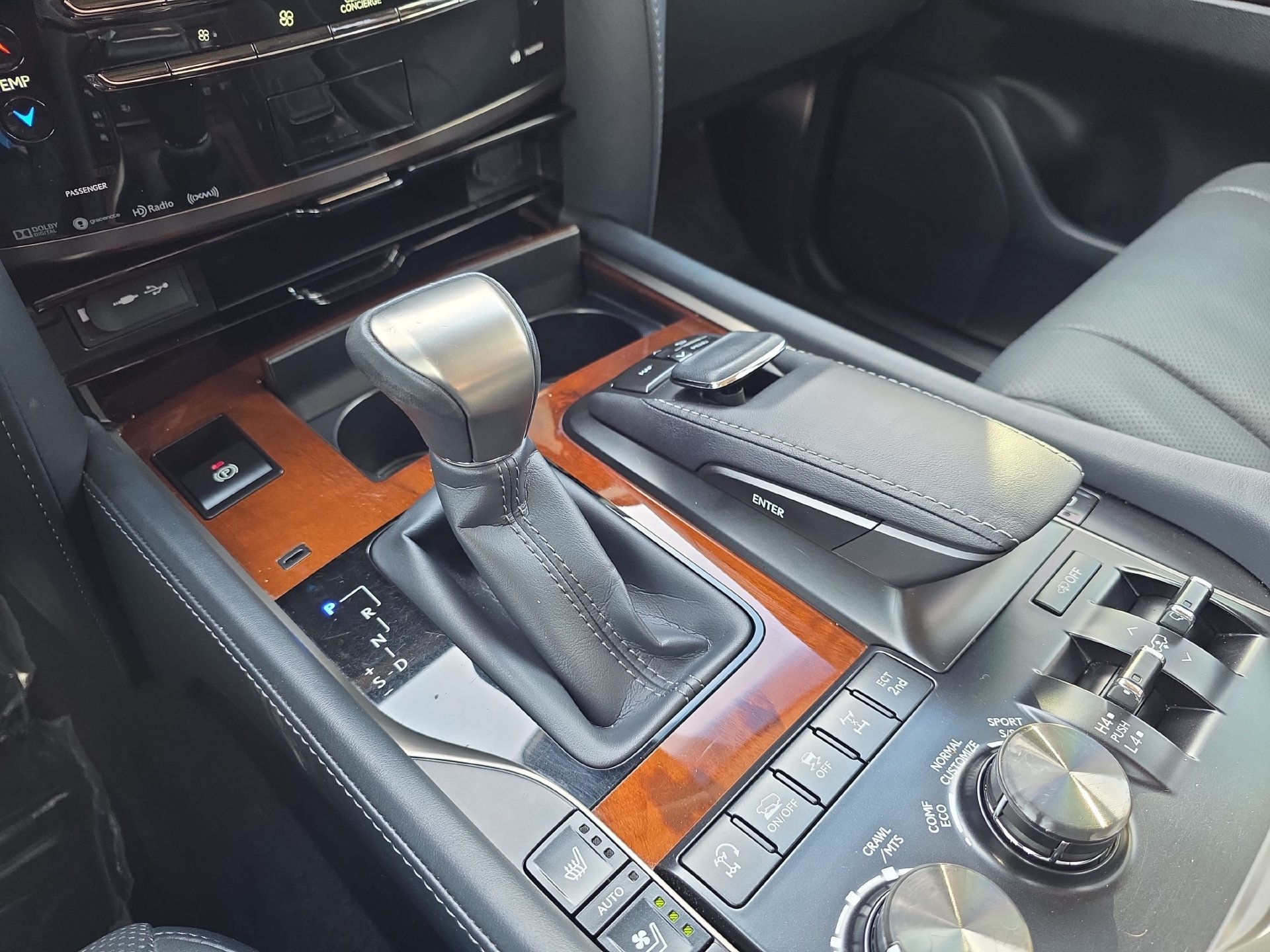 Used 2019 Lexus LX 570 4WD w/ Luxury Package image 25