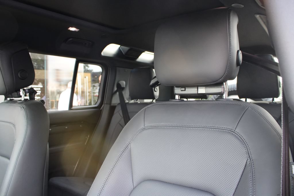 New 2026 Land Rover Defender 110 S AWD/4WD image 7