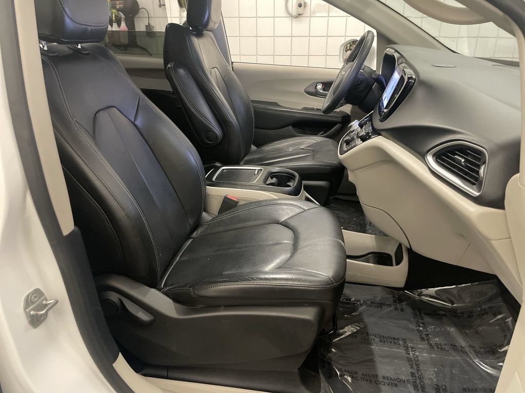 Used 2022 Chrysler Pacifica Touring-L FWD image 20