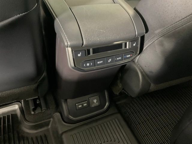 Used 2024 Toyota Highlander Platinum AWD/4WD image 24