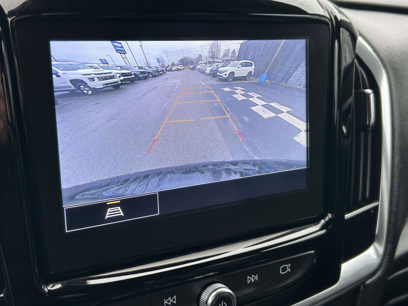 Used 2023 Chevrolet Traverse LT image 26