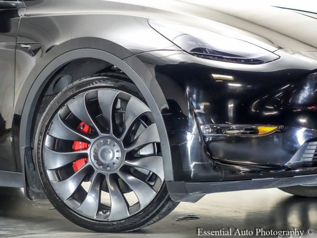 Used 2023 Tesla Model Y Performance image 3
