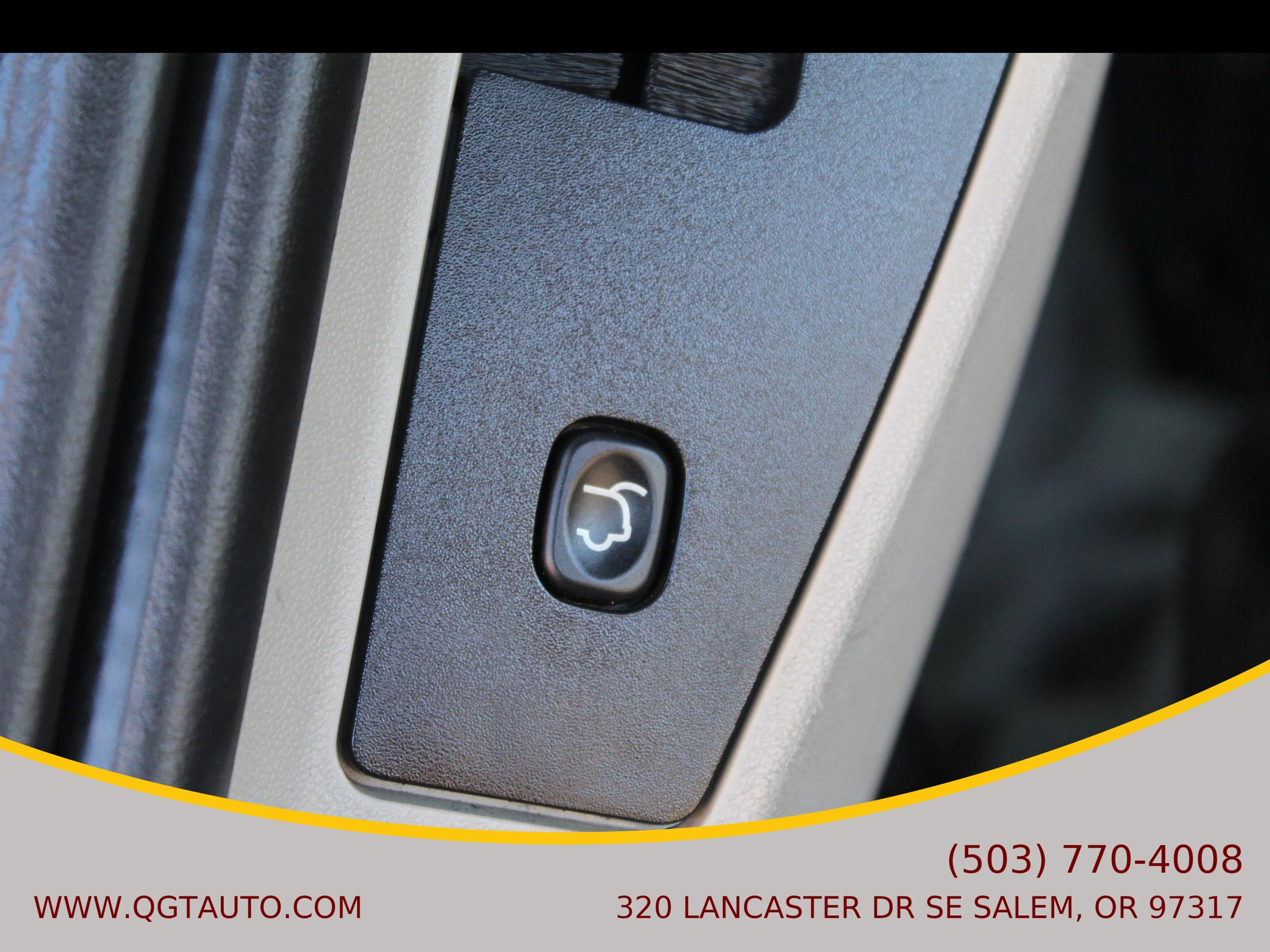 Used 2016 Chrysler Town & Country Touring w/ Driver Convenience Group image 32