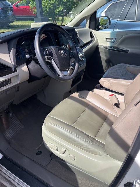 Used 2015 Toyota Sienna XLE w/ XLE Navigation Package AWD/4WD image 4