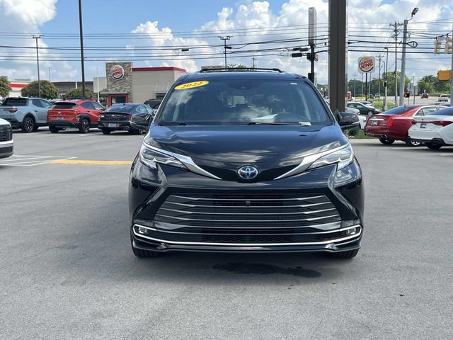 Used 2022 Toyota Sienna Platinum FWD image 2
