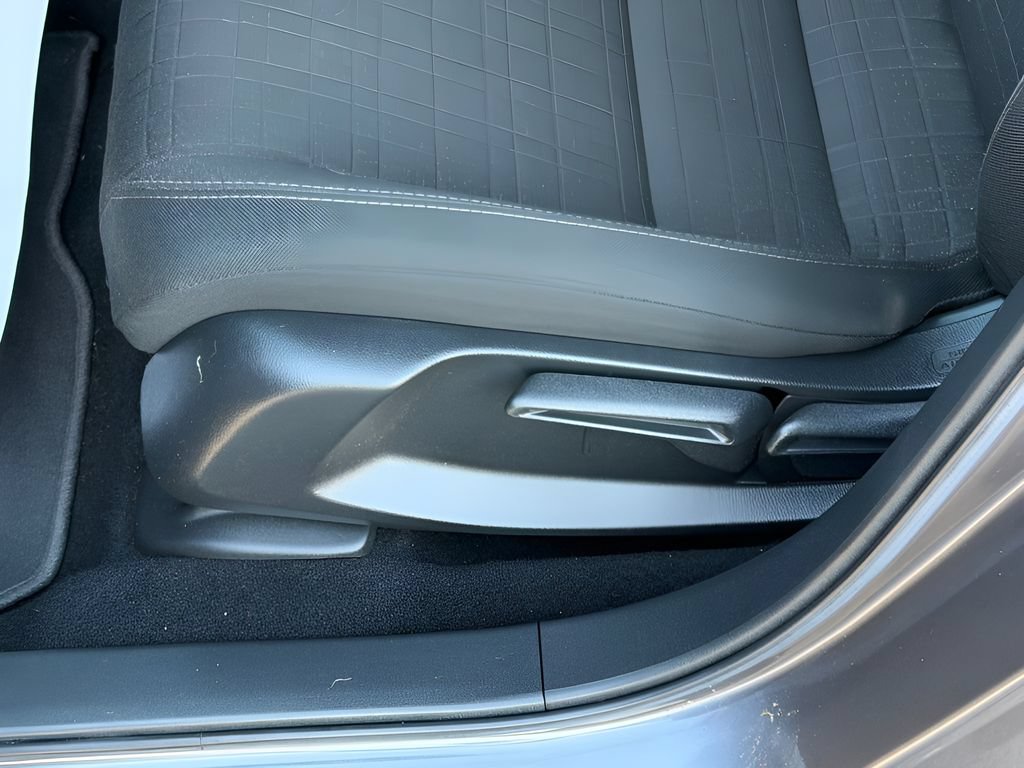 Used 2025 Honda HR-V LX image 17