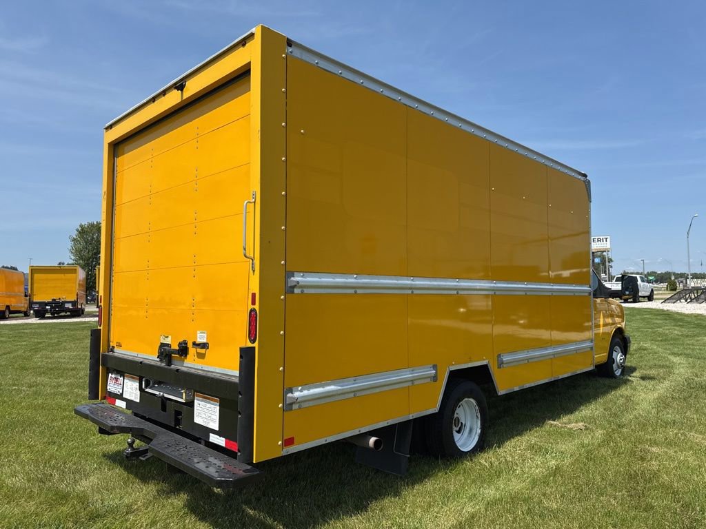 Used 2021 GMC Savana 3500 Extended w/ Power Convenience Package RWD image 14