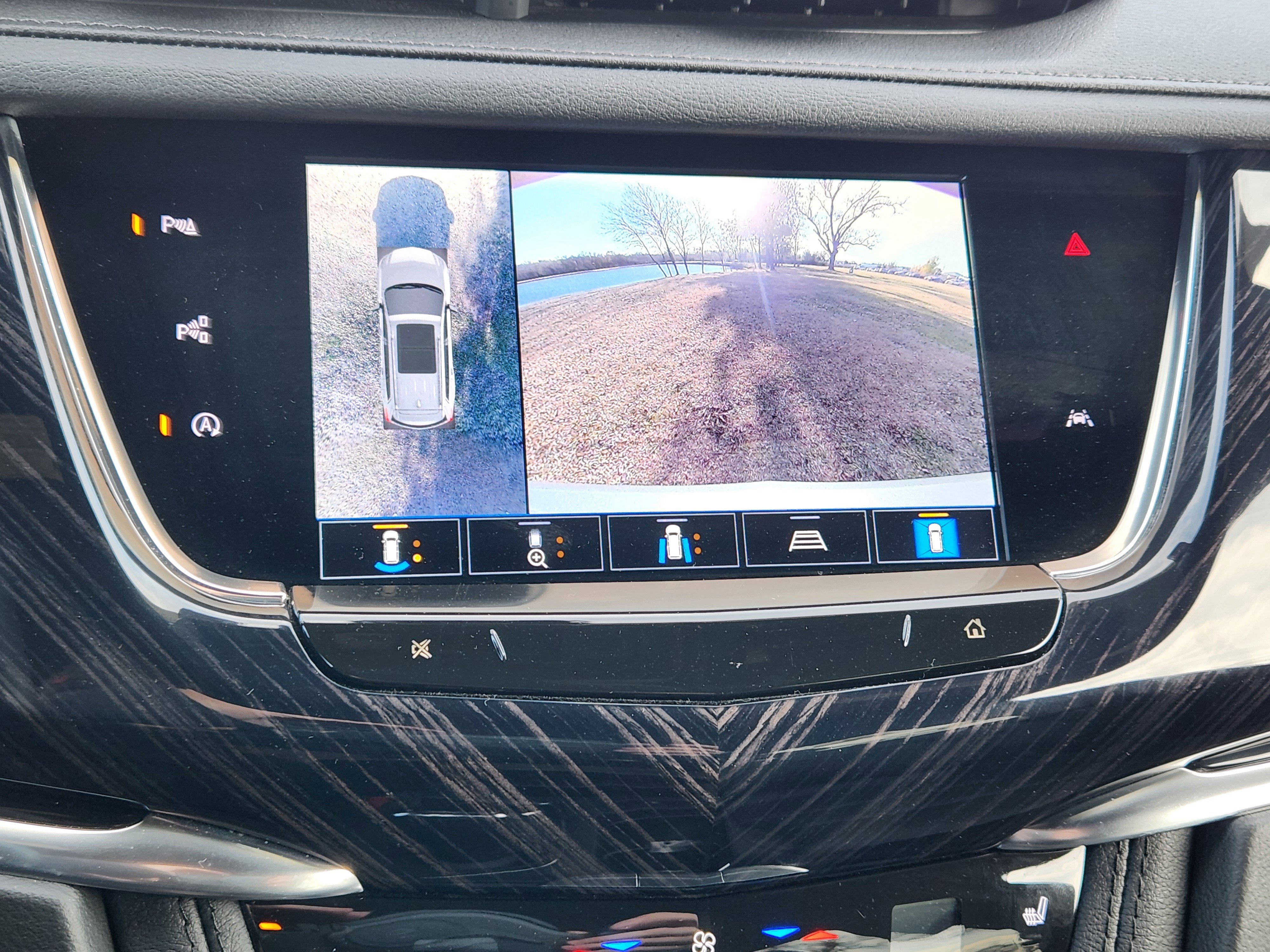 Used 2025 Cadillac XT6 Premium Luxury w/ Technology Package image 18