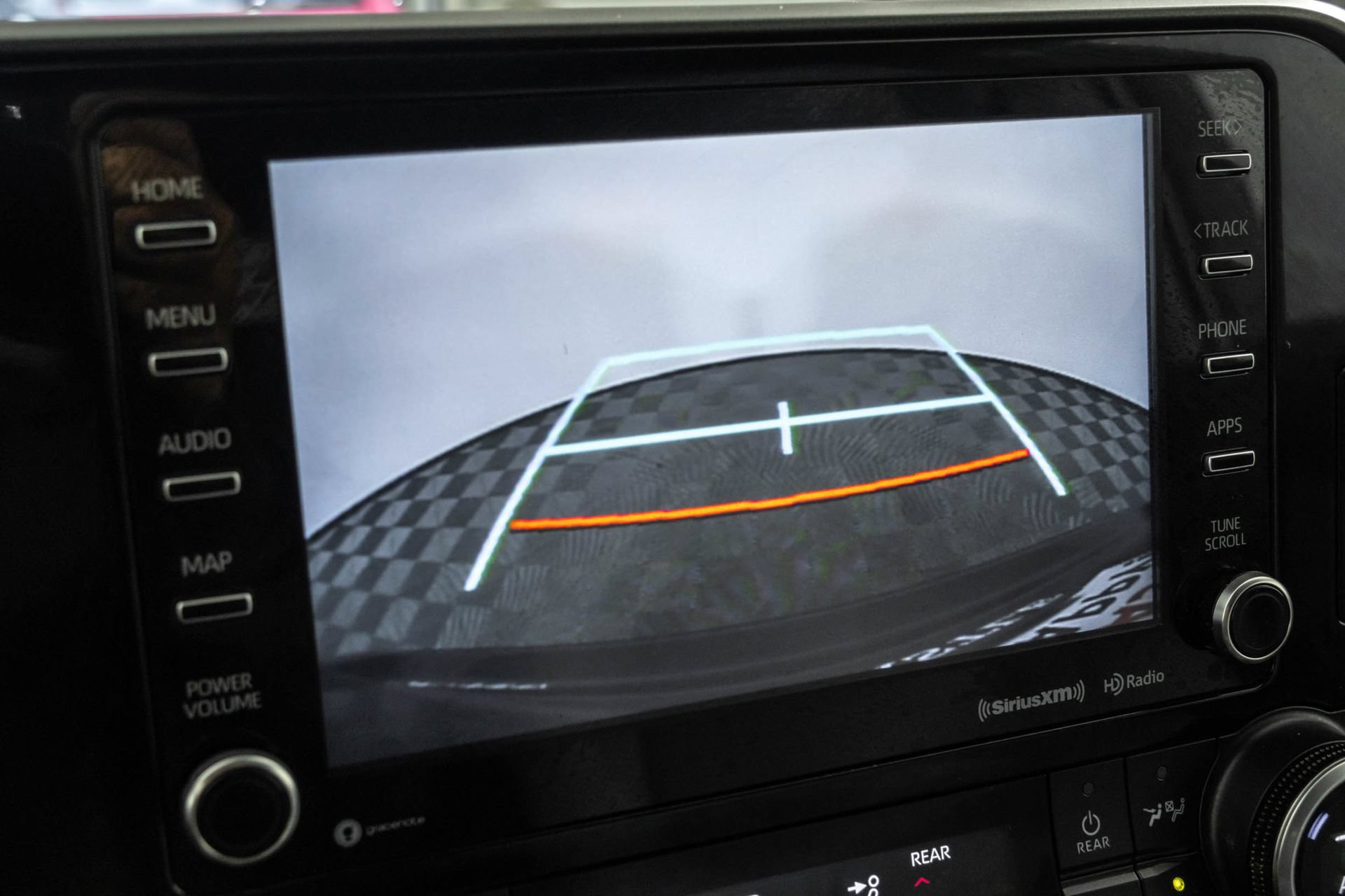 Used 2022 Toyota Highlander LE AWD/4WD image 10