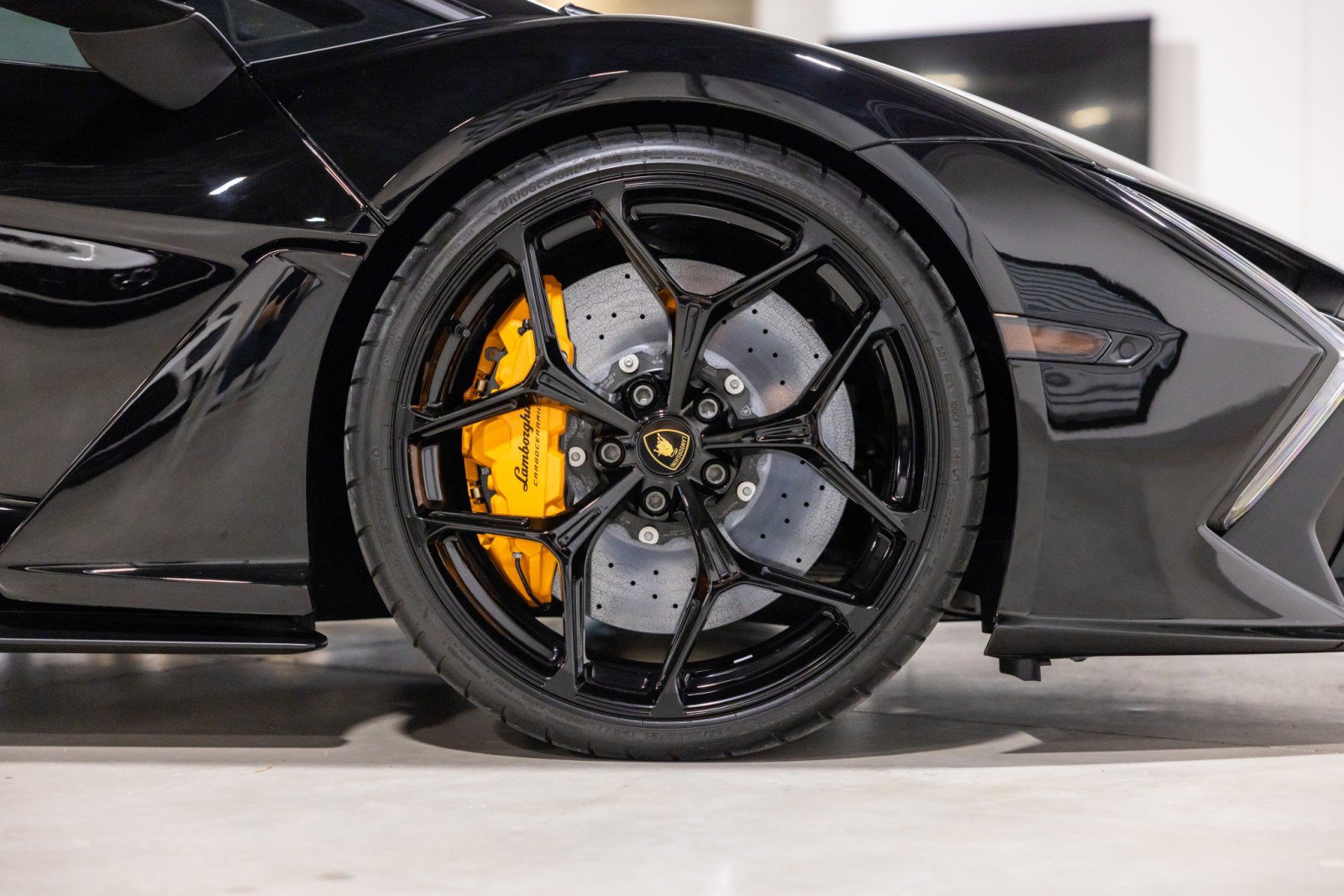 Used 2025 Lamborghini Revuelto image 29