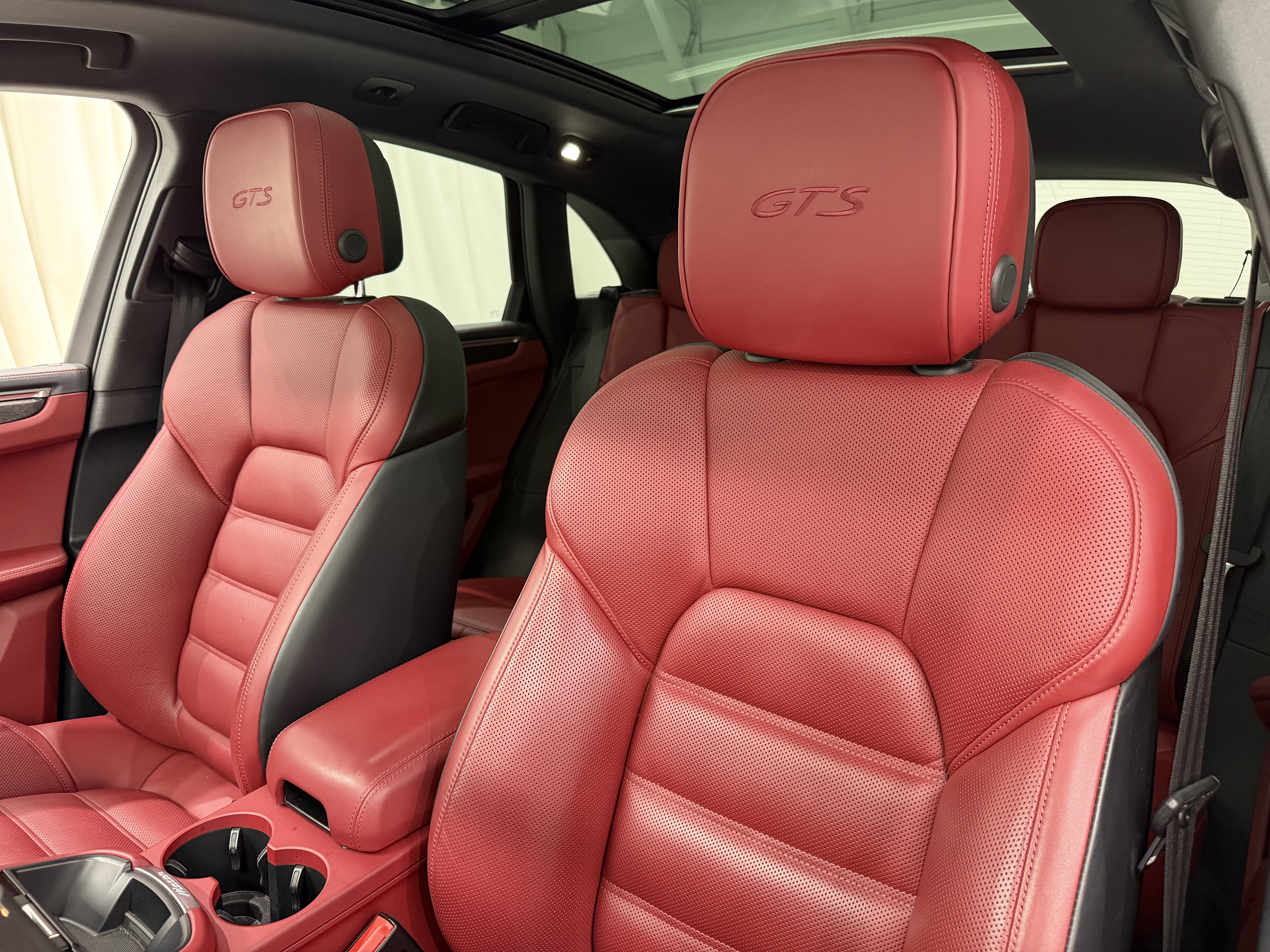 Certified 2024 Porsche Macan GTS image 32