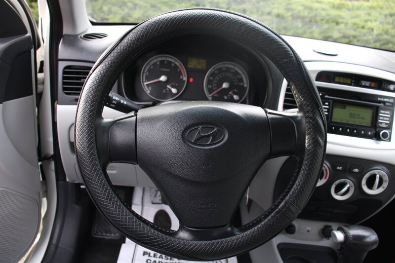 Used 2008 Hyundai Accent SE FWD image 18