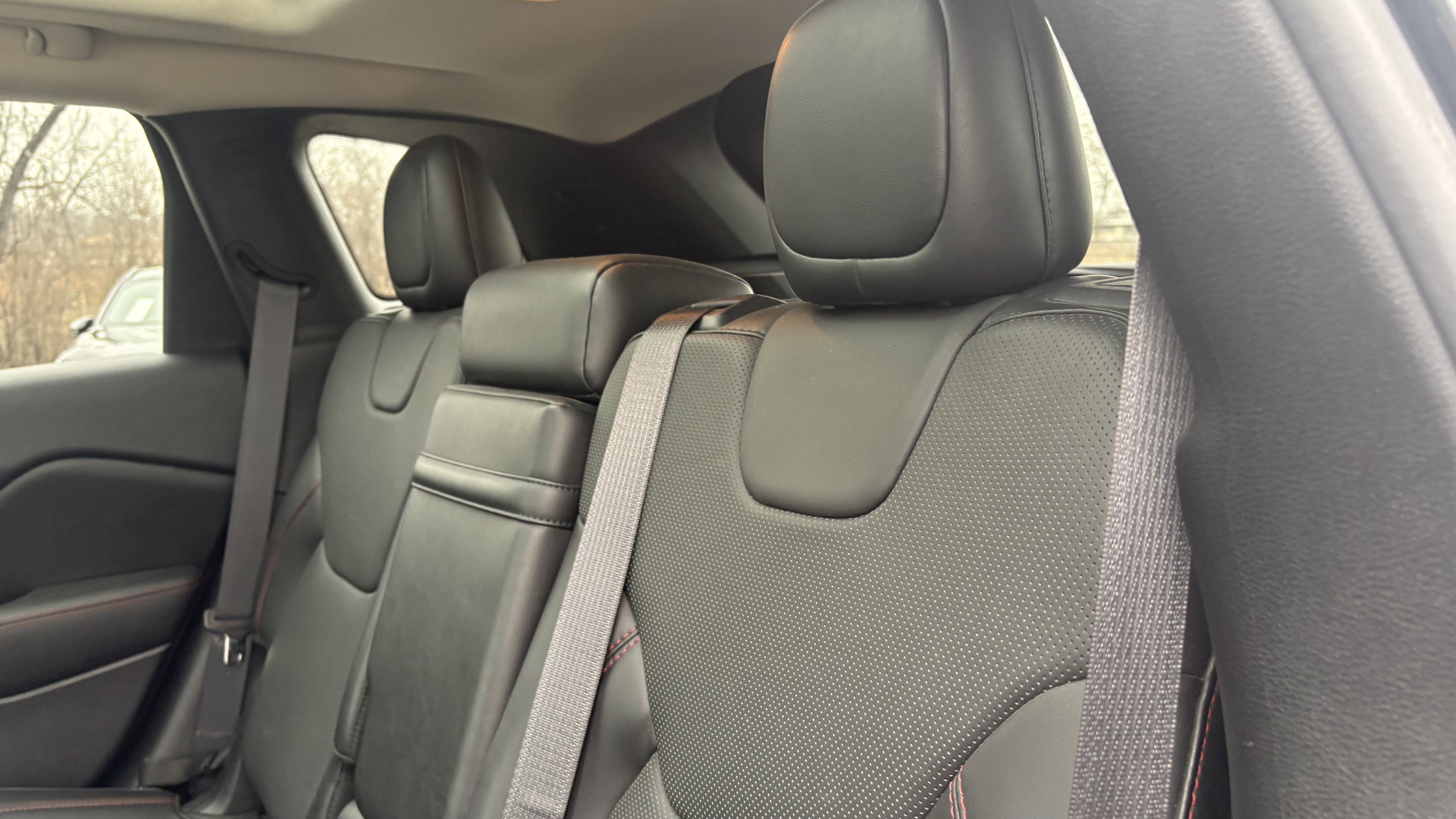 Used 2018 Jeep Cherokee Trailhawk w/ Quick Order Package 27L image 32