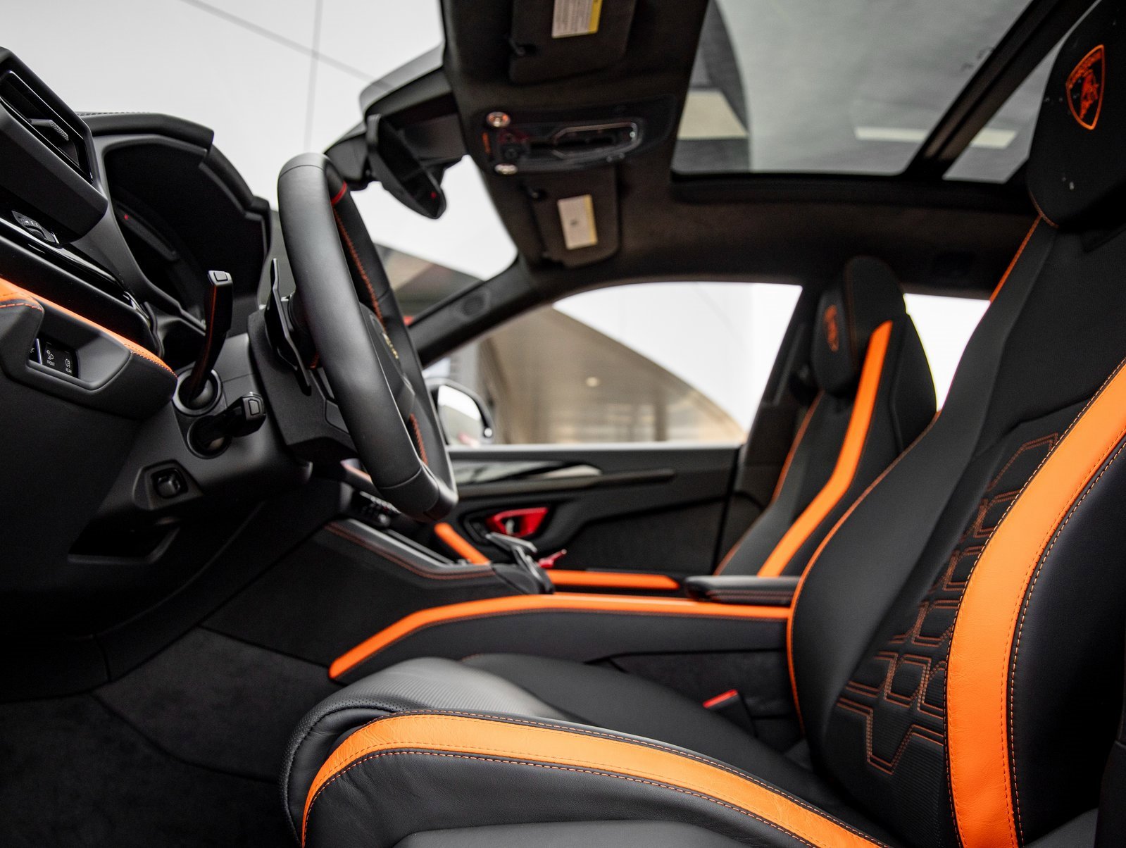 Used 2025 Lamborghini Urus SE image 20