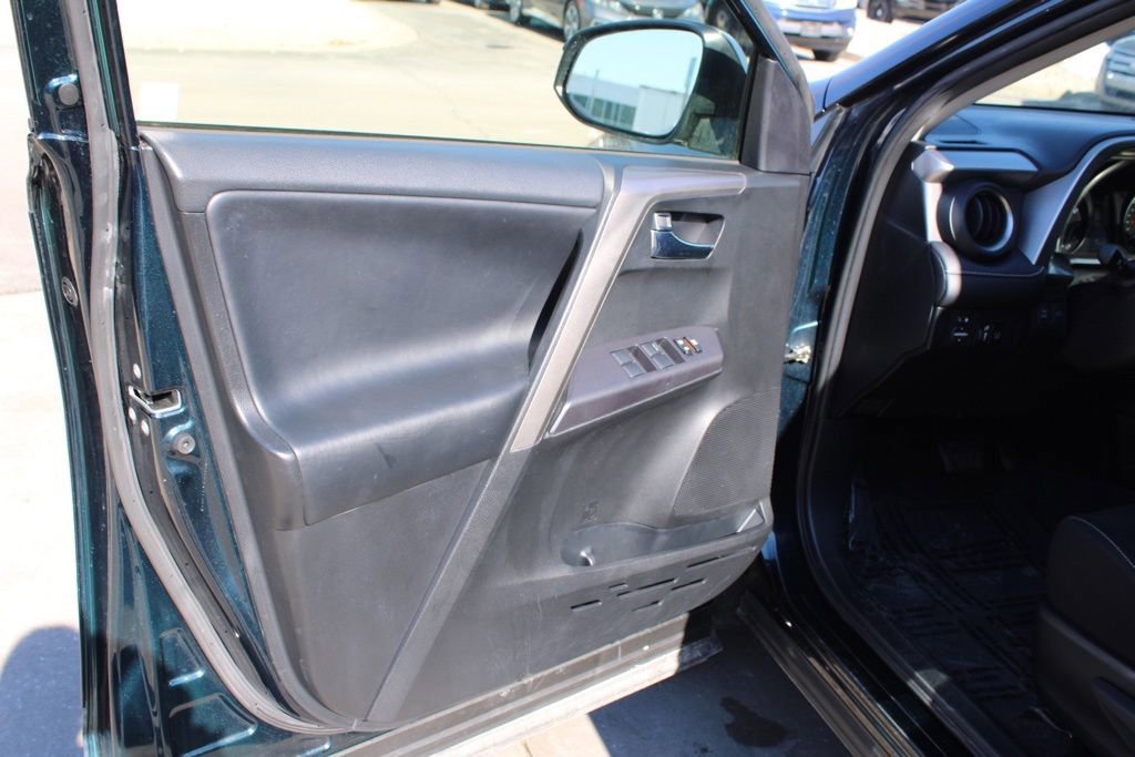 Used 2018 Toyota RAV4 XLE image 19