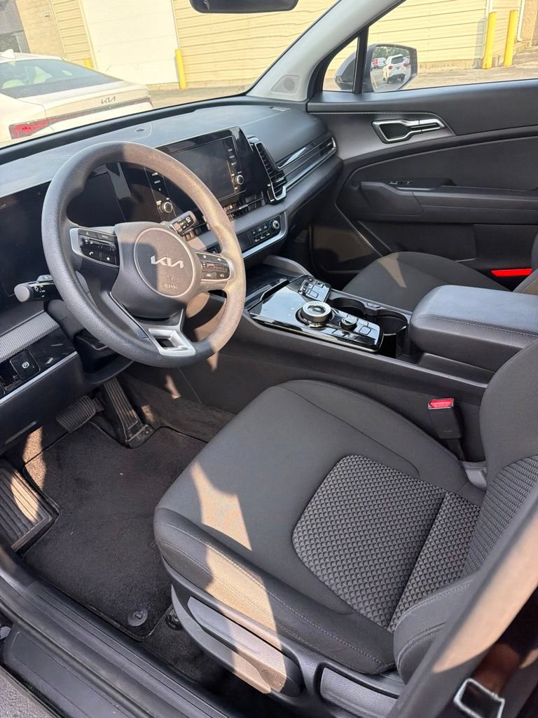 Used 2025 Kia Sportage LX AWD/4WD image 2