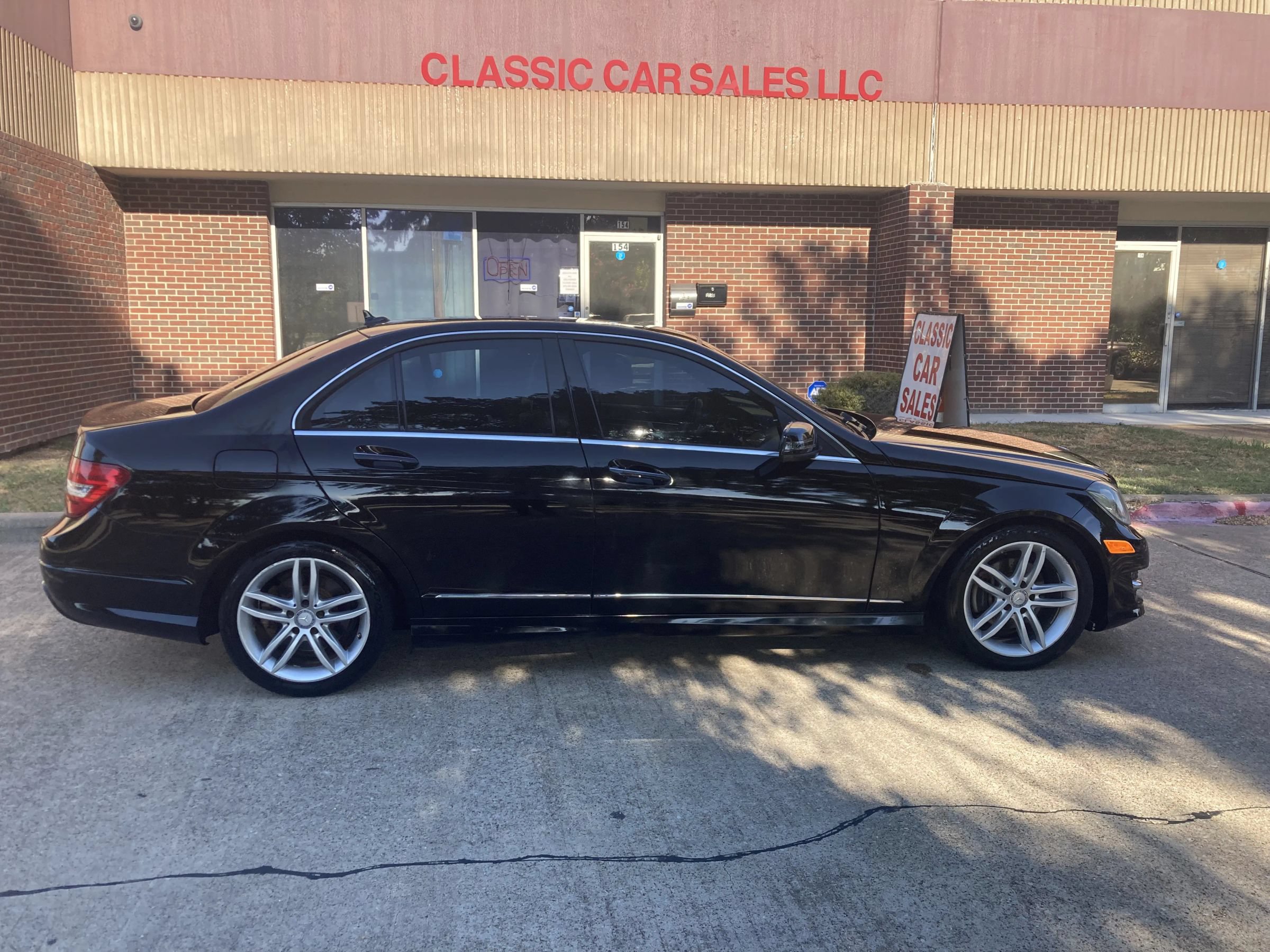 Used 2014 Mercedes-Benz C 250 Sedan w/ Premium 1 Package image 8