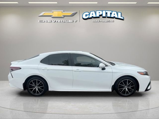 Used 2022 Toyota Camry SE w/ Convenience Package FWD image 7