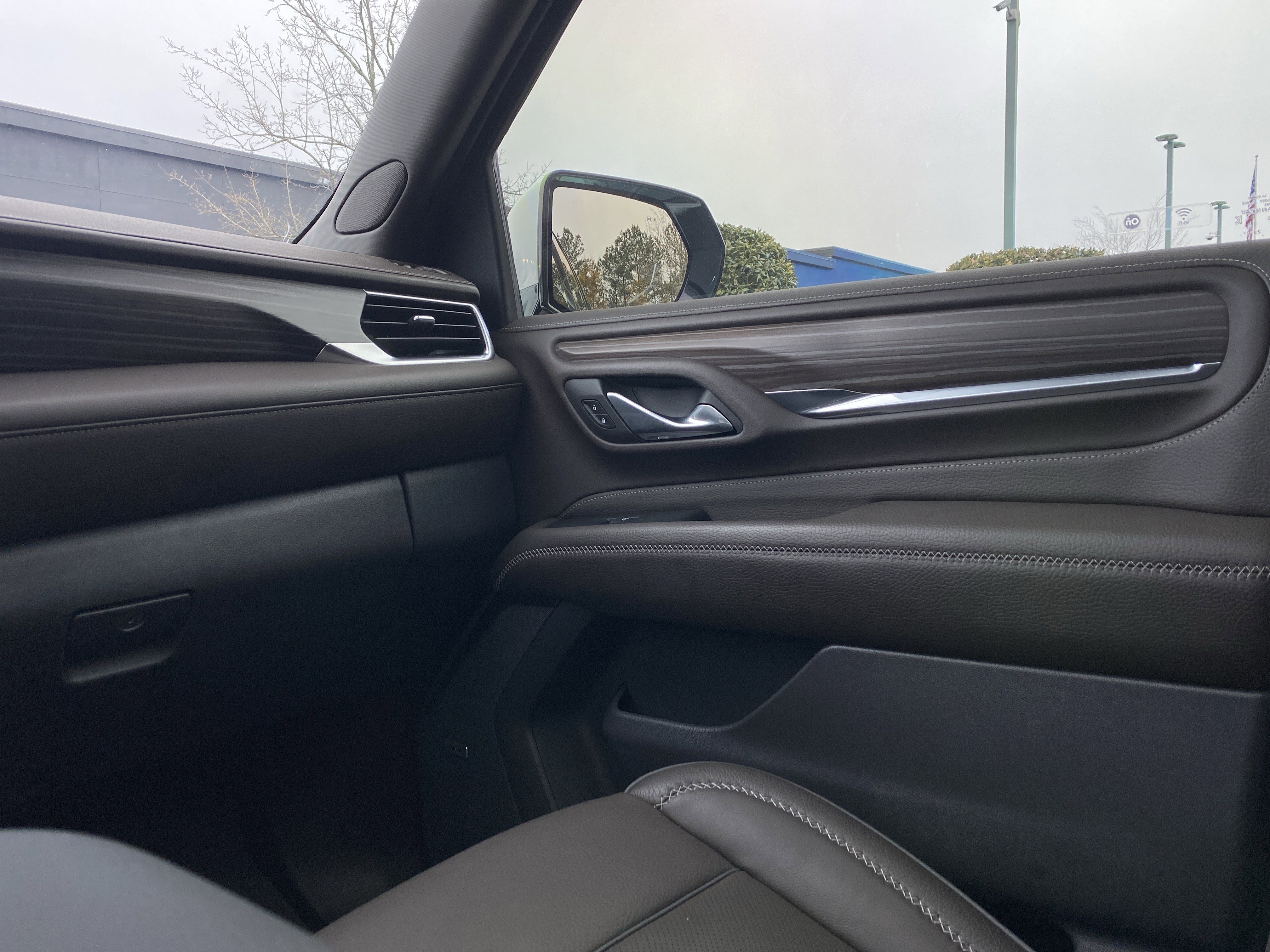 Used 2024 GMC Yukon Denali w/ Denali Reserve Package image 31