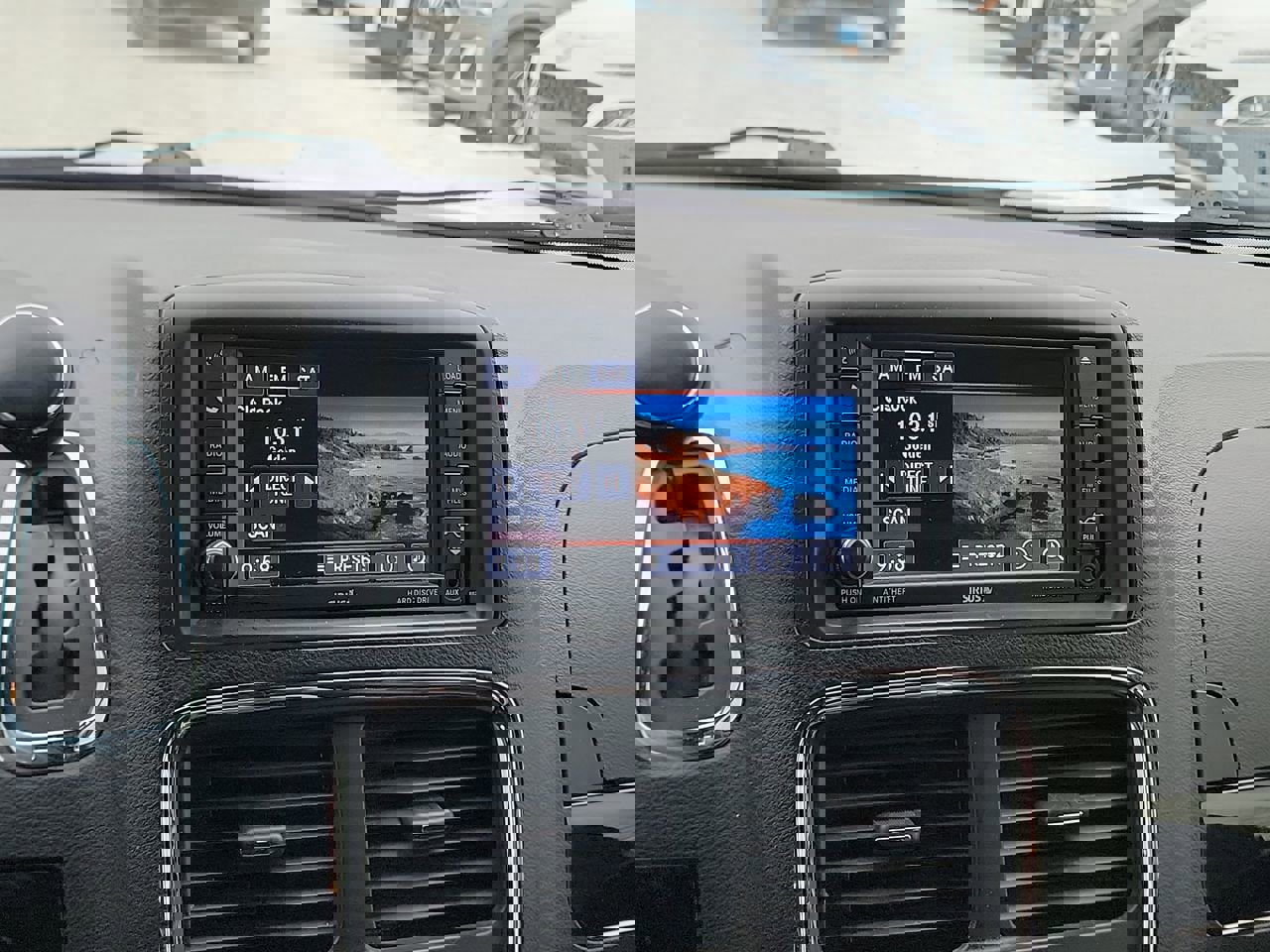 Used 2018 Dodge Grand Caravan SXT w/ Rear Park Assist Package image 16