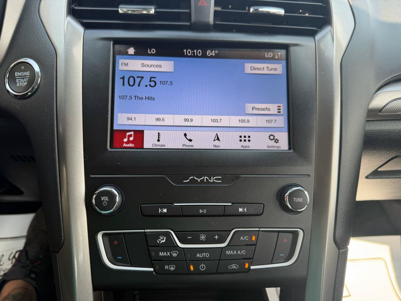 Used 2019 Ford Fusion SE FWD image 12