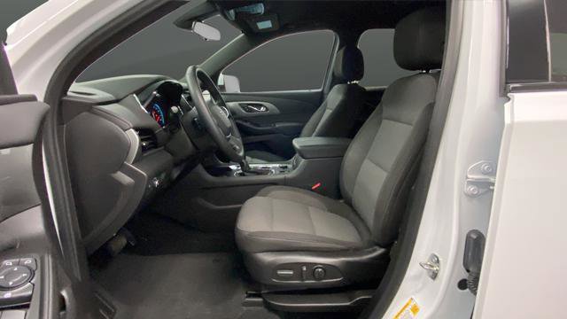 Used 2023 Chevrolet Traverse LT w/ Midnight/Sport Edition image 9