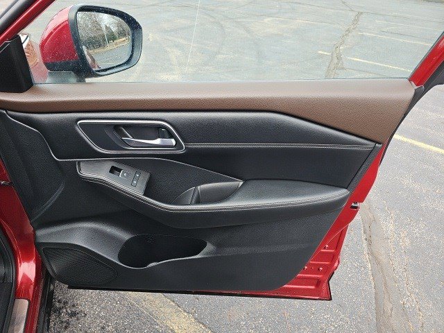 Used 2023 Nissan Rogue Platinum w/ Platinum Premium Package image 15