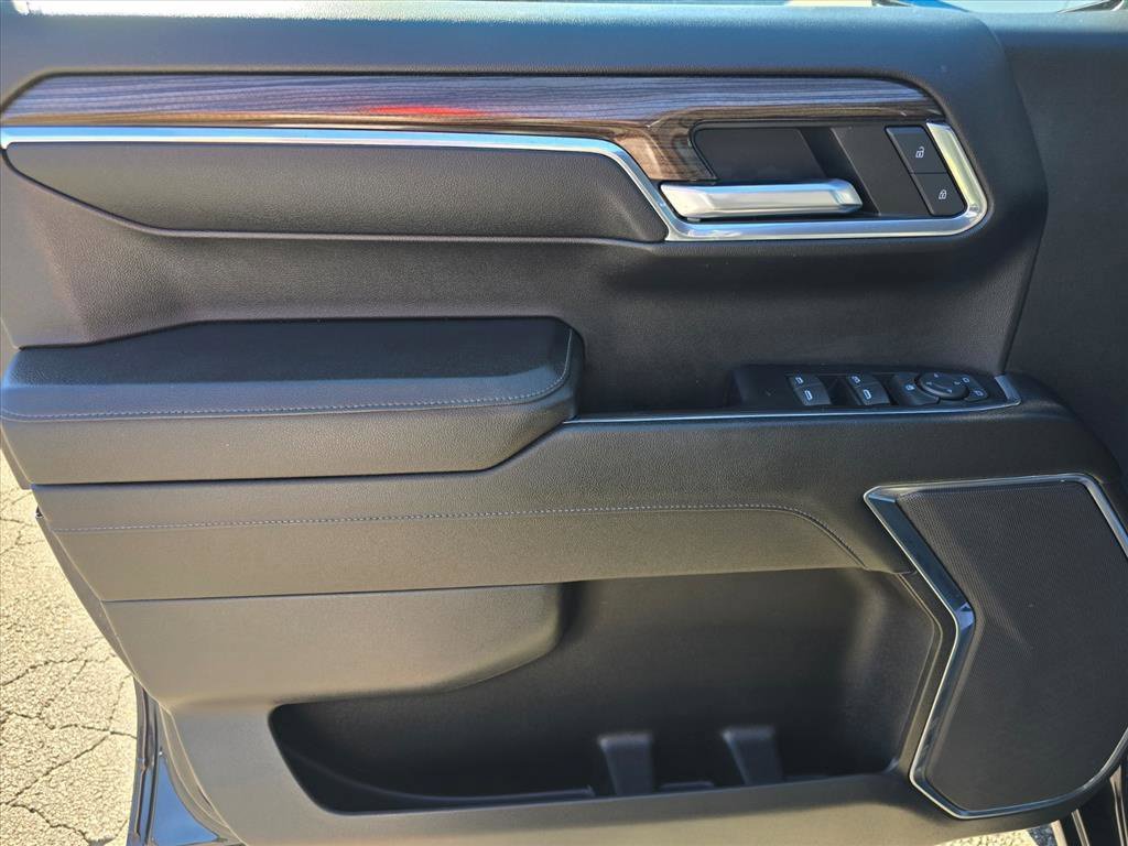 Used 2023 Chevrolet Silverado 1500 LT AWD/4WD image 9