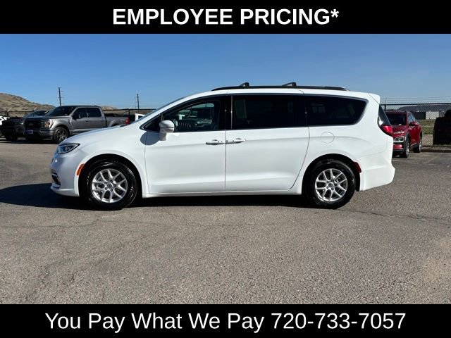 Used 2022 Chrysler Pacifica Touring-L FWD image 2