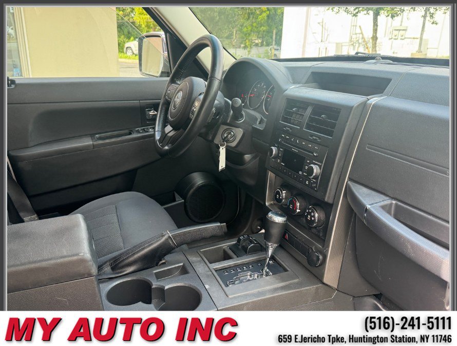 Used 2011 Jeep Liberty Sport AWD/4WD image 23