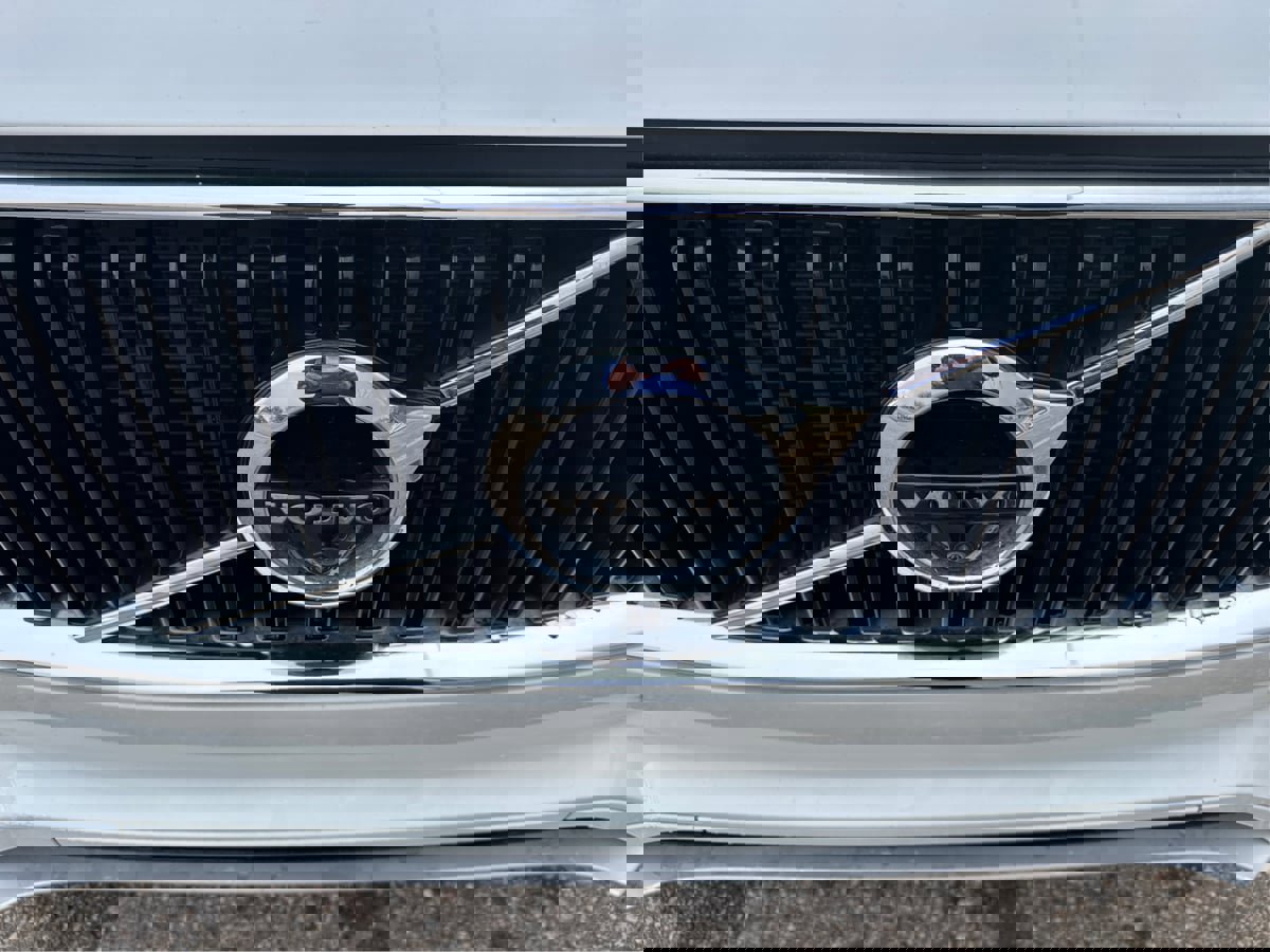 Used 2016 Volvo XC90 T6 Momentum w/ Momentum Plus Package image 28