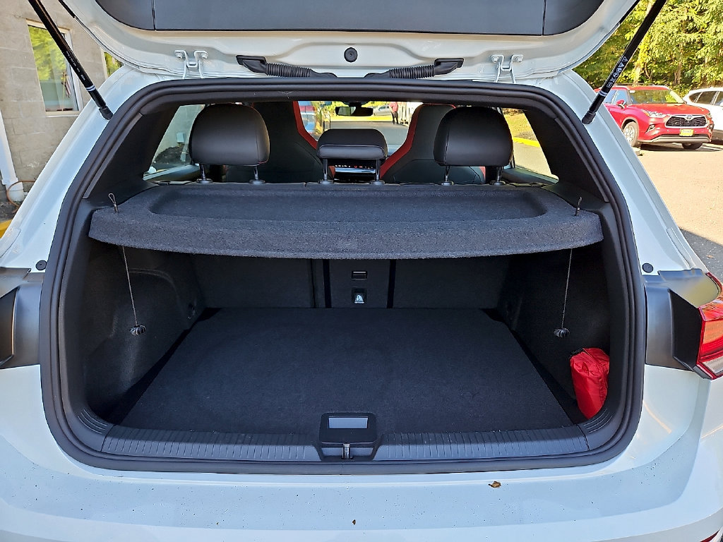 Certified 2025 Volkswagen GTI SE FWD image 34