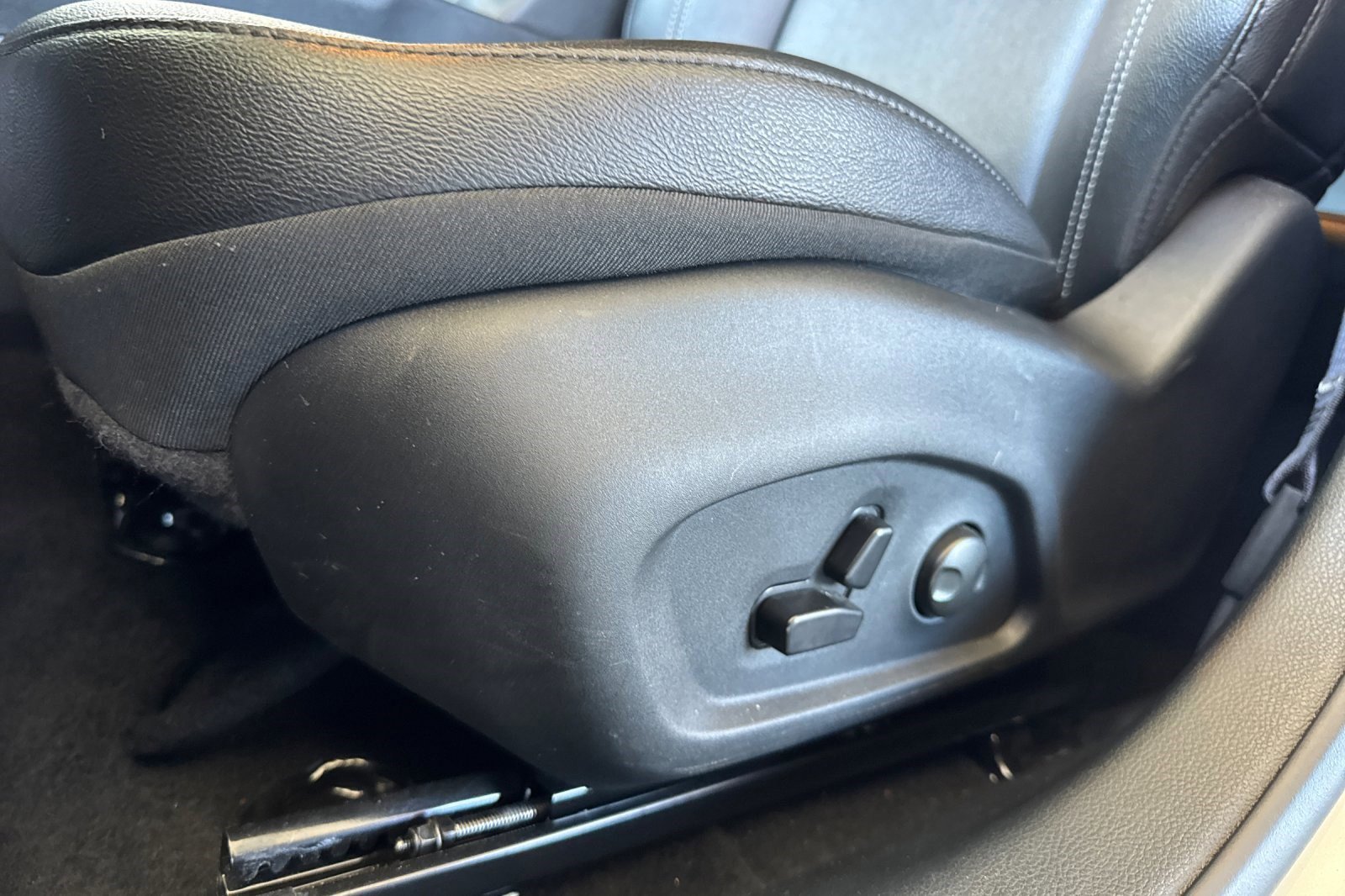 Used 2025 Jeep Compass Limited image 14