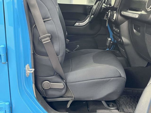 Used 2018 Jeep Wrangler Unlimited Sahara w/ Connectivity Group image 24