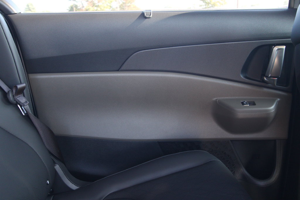 Used 2026 Kia Carnival EX FWD image 45