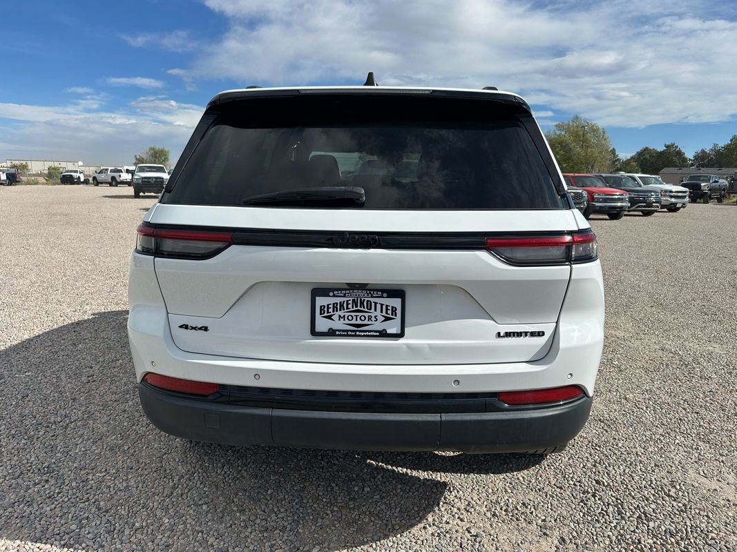 Used 2023 Jeep Grand Cherokee Limited w/ Black Appearance Package image 9