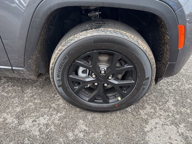 Used 2026 Jeep Grand Cherokee Altitude image 12