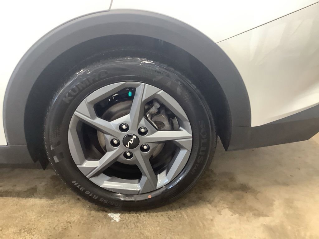 Certified 2025 Kia K4 LXS FWD image 23