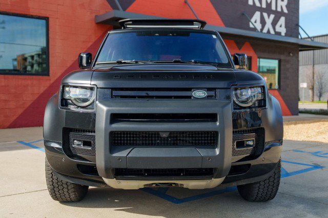 Used 2022 Land Rover Defender 110 X-Dynamic SE image 3