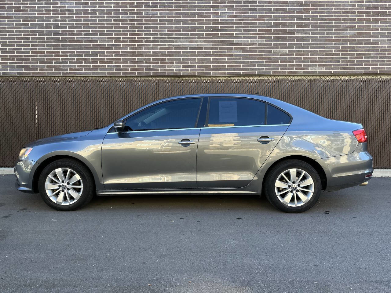 Used 2015 Volkswagen Jetta TDI SE image 2