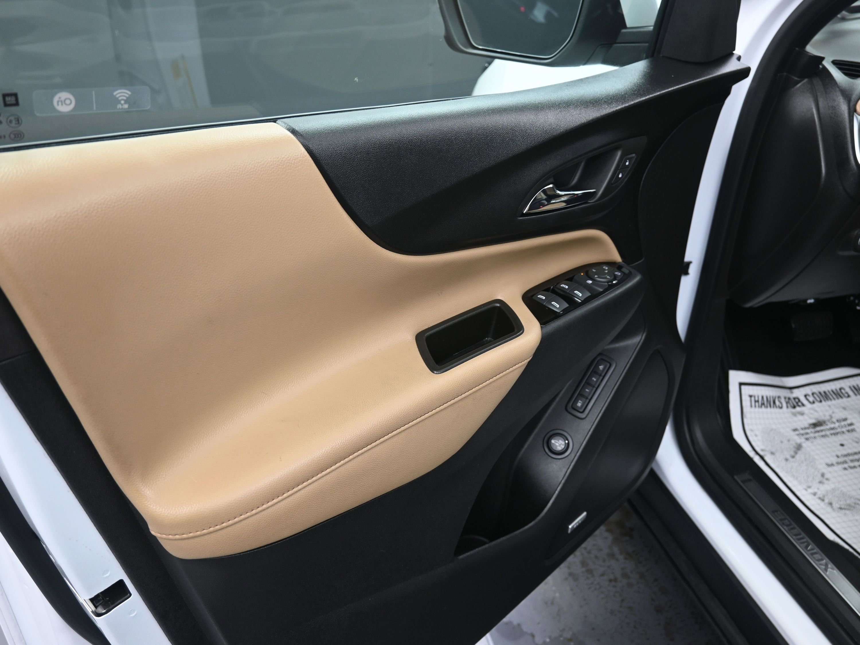 Used 2023 Chevrolet Equinox Premier image 16