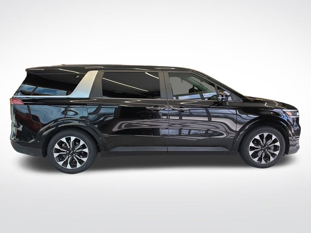 Used 2024 Kia Carnival EX image 7