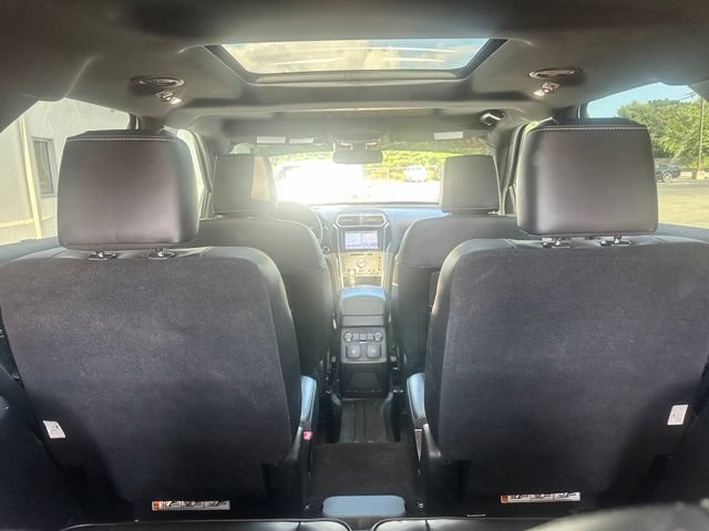 Used 2018 Ford Explorer Platinum AWD/4WD image 16