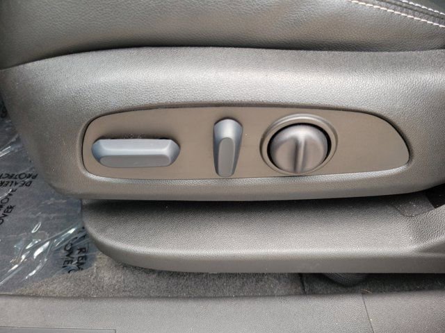 Used 2022 GMC Terrain SLT w/ Elevation Edition image 15