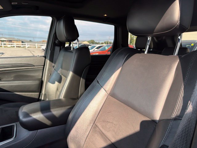 Used 2020 Jeep Grand Cherokee Laredo w/ Laredo X Package AWD/4WD image 14